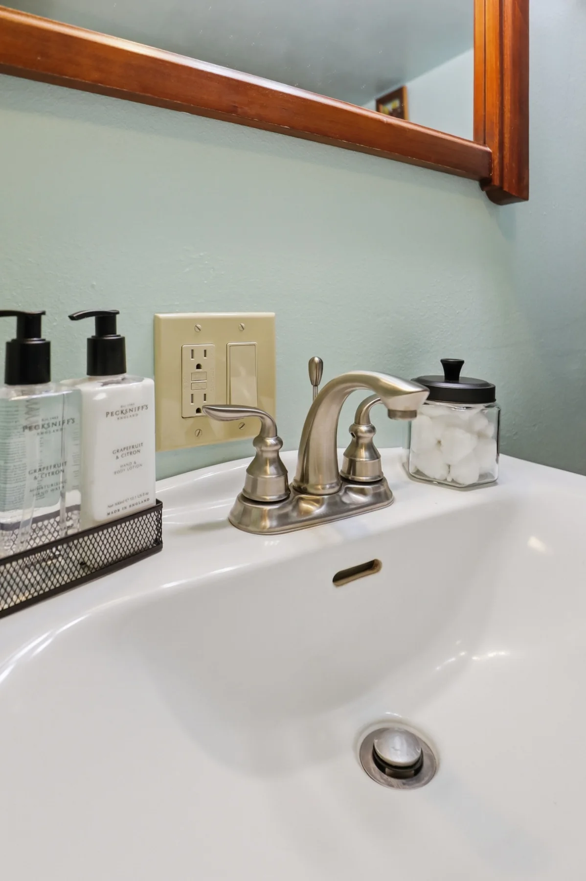 bathroom vanity